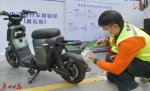 “000001”号牌车主是他！广州首张电动自行车号牌发出 - 广东大洋网