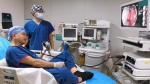 是个狠人！广州医生无麻醉给自己做胃肠镜 - 广东大洋网