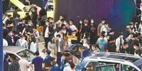 广州车展公众日人气爆棚 吸引湾区车迷打卡 - 广东大洋网