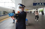 第39年！广州火车站“刺绣师傅”最后的春运坚守 - 广东大洋网
