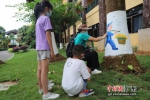 一群小朋友在惠州龙门地派温泉开启了“彩绘非遗艺术之旅”。通讯员 供图 - 中国新闻社广东分社主办