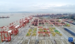 　　南沙港四期全自动化码头（6月16日摄，无人机照片）。新华社记者 卢汉欣 摄 - 新浪广东