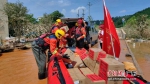 广州消防增援力量抵达英德运送救灾物资。 作者 广州消防 - 中国新闻社广东分社主办