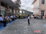 在双莲小学举办的罗平镇“思绿环保杯”小学生跳绳比赛 赖迪供图 - 中国新闻社广东分社主办