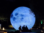 广州市内多个地方出现“巨型月亮”吸引市民打卡 - 广东大洋网