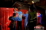 青年志愿者参与广州抗疫行动。 中建八局 供图 - 中国新闻社广东分社主办