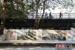 旁侧的墙面区域，以墙绘的形式展示了著名的“江高之役”。 作者 谭札烽 - 中国新闻社广东分社主办