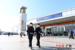 图为惠州铁路公安处特警支队民警在惠州站进站口巡逻。 作者 张科军 摄 - 中国新闻社广东分社主办