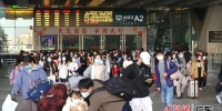 图为深圳北站出站旅客。 作者 由迪 - 中国新闻社广东分社主办