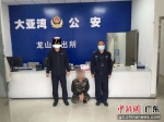 图为惠州警方在行动中抓获嫌疑人。 作者 惠州市公安局供图 - 中国新闻社广东分社主办