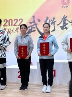 牛晓梅老师（左一）获得“优秀教练员”荣誉称号 - 华南师范大学