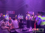 警方在娱乐场所开展清查 作者 警方供图 - 中国新闻社广东分社主办