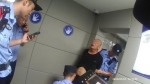 广州铁路警方：男子醉酒后扰乱车厢秩序、袭警，刑拘！ - 广东大洋网